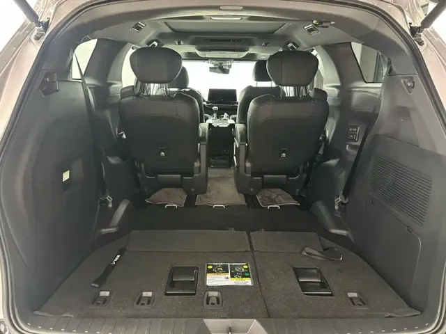 Toyota Sienna — Фото автомобиля 2
