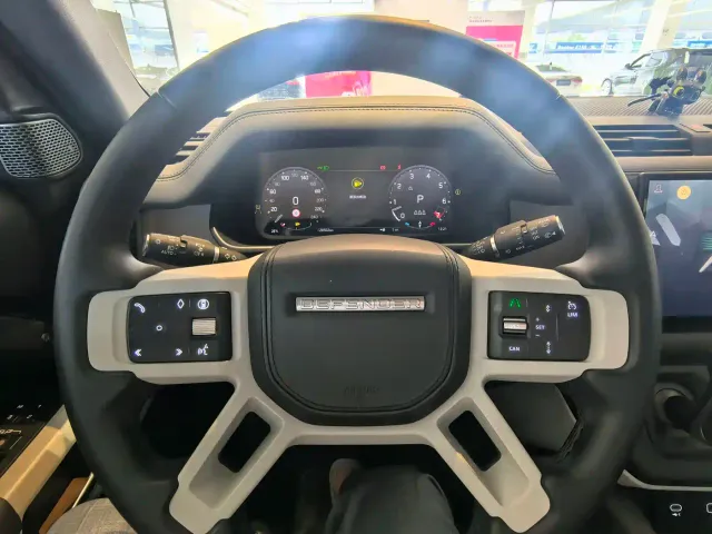Land Rover Defender — Фото автомобиля 13