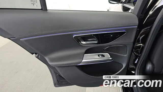 Mercedes-Benz E-Class — Фото автомобиля 23
