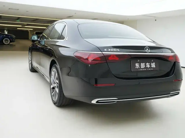 Mercedes-Benz E-Class — Фото автомобиля 4