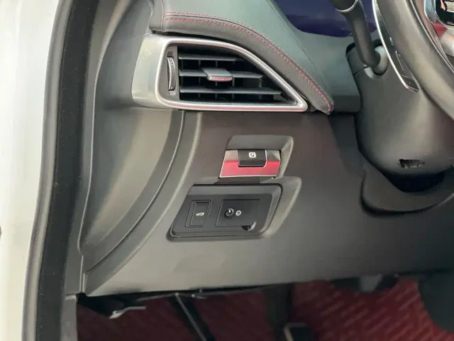 Jaguar XEL — Фото автомобиля 15
