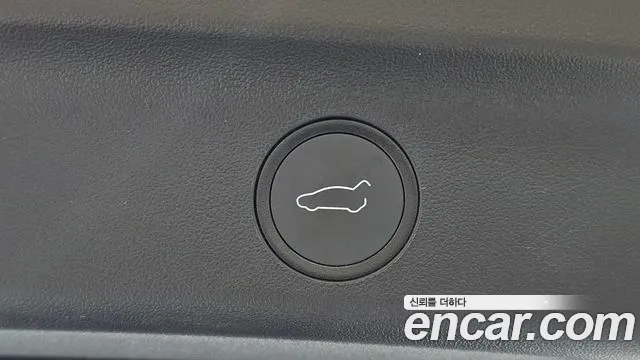 Tesla Model Y — Фото автомобиля 19