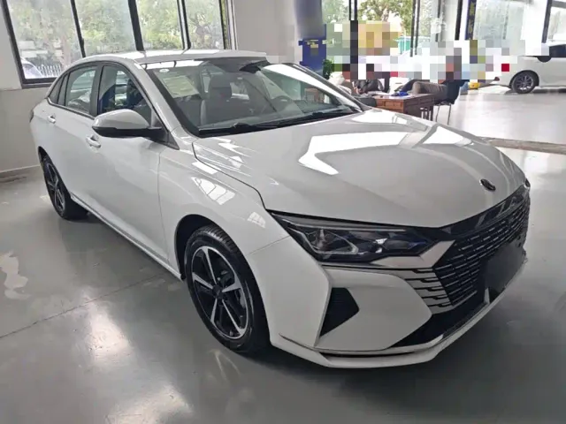 Dongfeng Yixuan MAX — Фото автомобиля 3