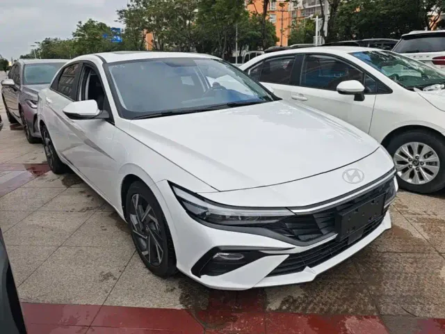 Hyundai Elantra — Фото автомобиля 3