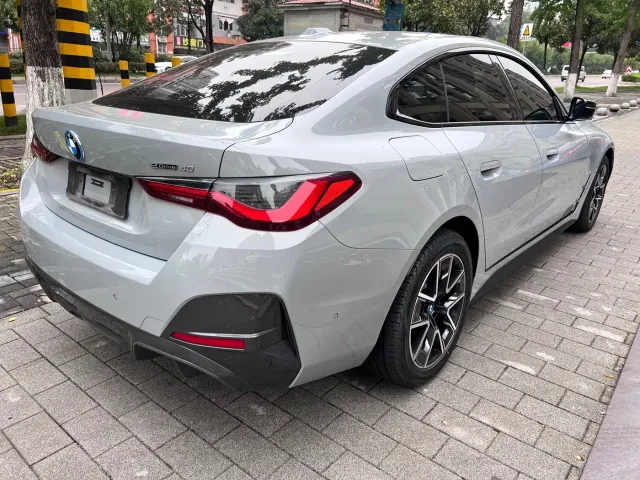 BMW i4 — Фото автомобиля 5