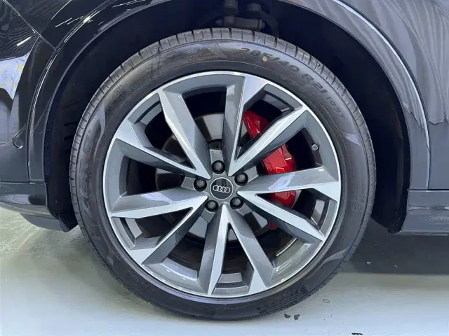 Audi Q7 — Фото автомобиля 27