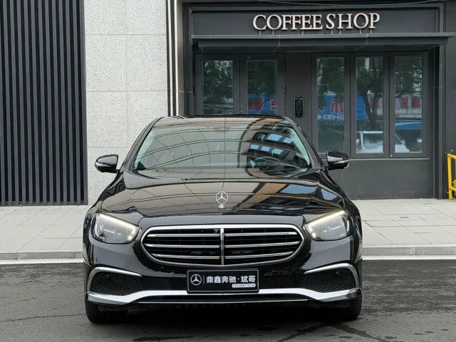 Mercedes-Benz E-Class — Фото автомобиля 2