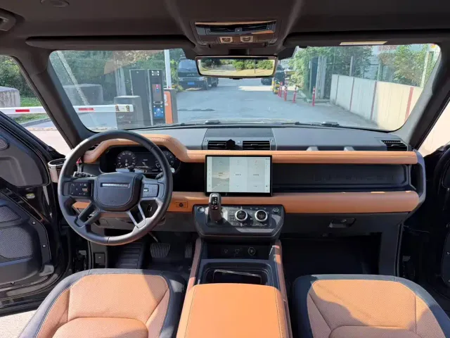 Land Rover Defender — Фото автомобиля 8