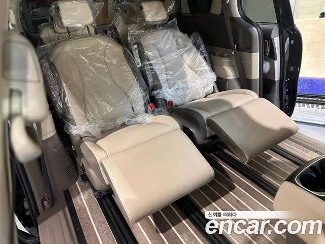 Kia Carnival Generation 4 — Фото автомобиля 5
