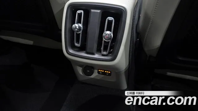 Вольво XC40 B4 Ultimate Bright — Фото автомобиля 18
