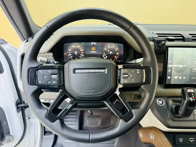 Land Rover Defender — Фото автомобиля 10
