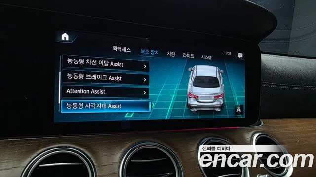 Mercedes-Benz E-Class — Фото автомобиля 13