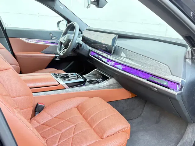 BMW i7 — Фото автомобиля 12