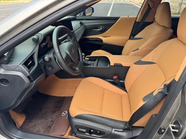 Lexus ES — Фото автомобиля 9