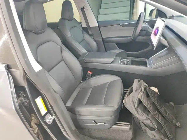 Tesla Model Y — Фото автомобиля 24