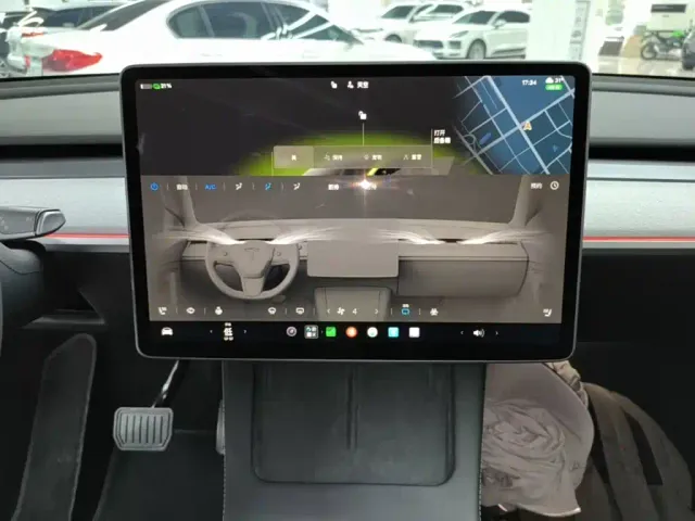Tesla Model Y — Фото автомобиля 12