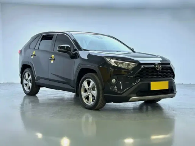 Toyota RAV4 — Фото автомобиля 3