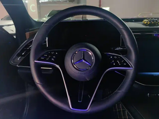 Mercedes-Benz E-Class — Фото автомобиля 15