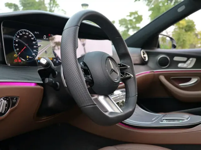Mercedes-Benz E-Class — Фото автомобиля 22