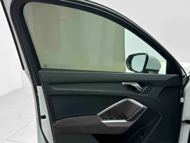 Audi Q3 — Фото автомобиля 14