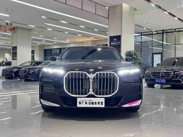 BMW 7 Series — Фото автомобиля 2