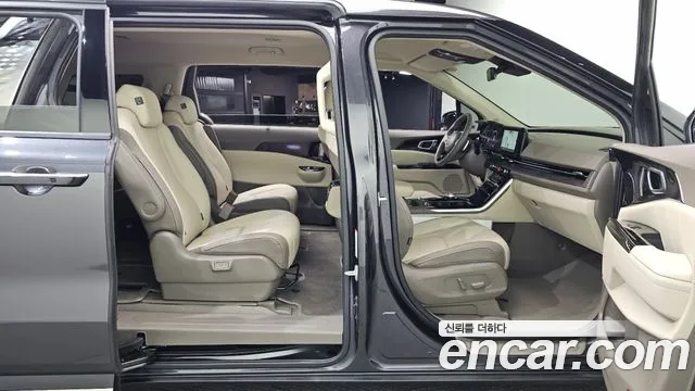 Kia Carnival Generation 4 — Фото автомобиля 18