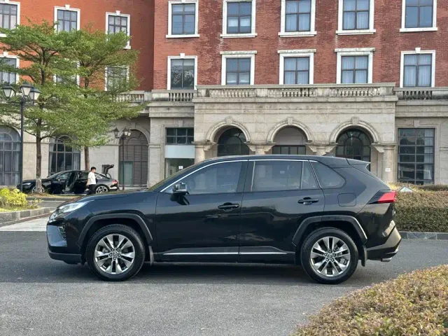 Toyota Wildlander — Фото автомобиля 12