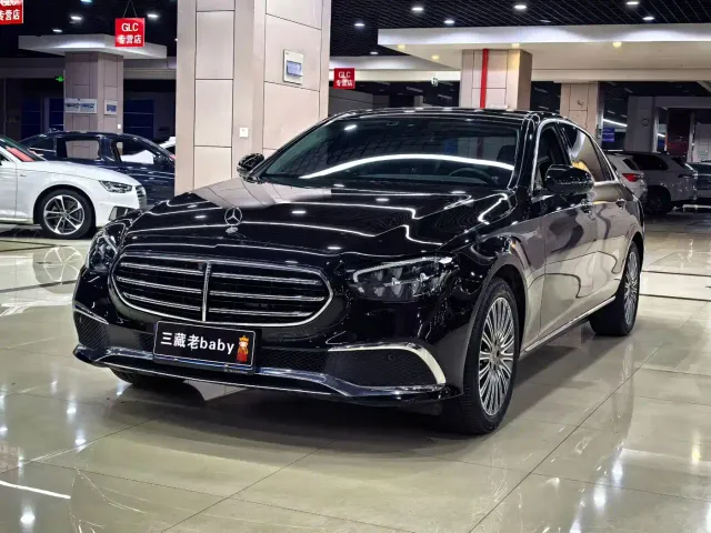 Mercedes-Benz E-Class — Фото автомобиля 3