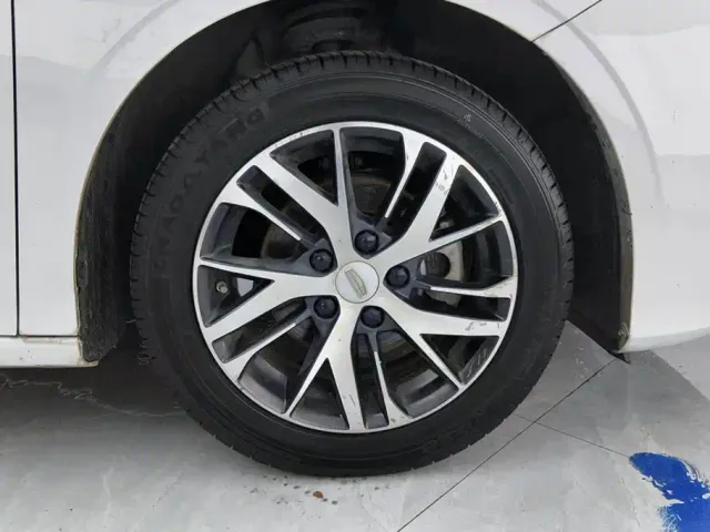 Geely Emgrand — Фото автомобиля 6
