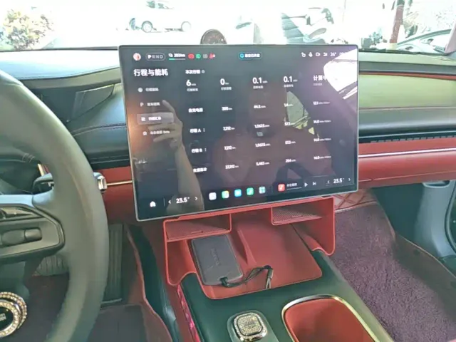 Xiaomi SU7 — Фото автомобиля 12