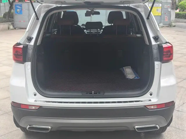 Changan CS75 — Фото автомобиля 10