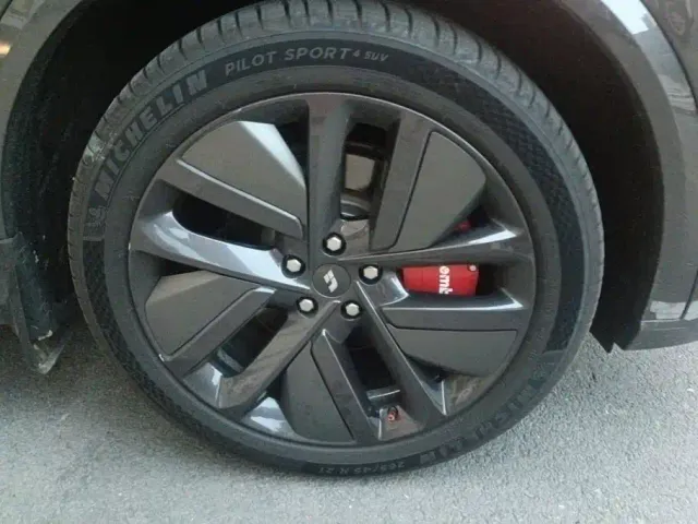 Li Auto L8 — Фото автомобиля 6