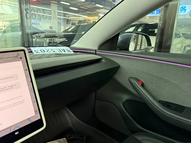 Tesla Model 3 — Фото автомобиля 7
