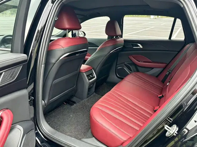 Hongqi H5 — Фото автомобиля 10