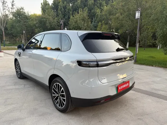 Leapmotor B10 — Фото автомобиля 8