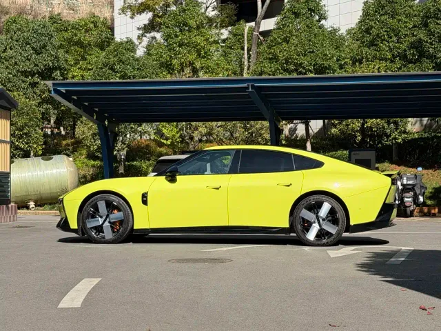 Xpeng P7 — Фото автомобиля 7