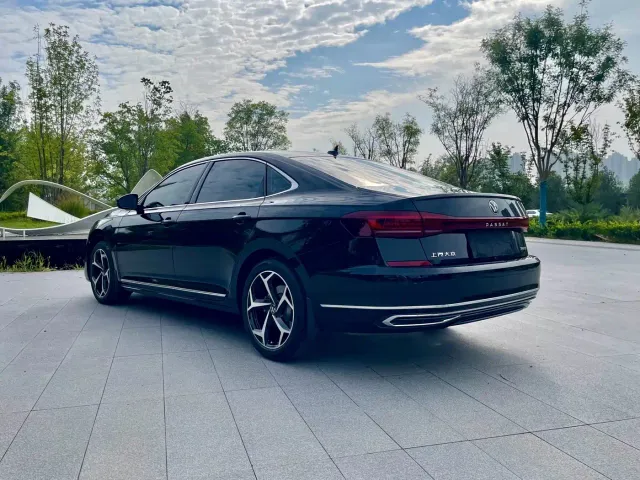 Volkswagen Passat — Фото автомобиля 18