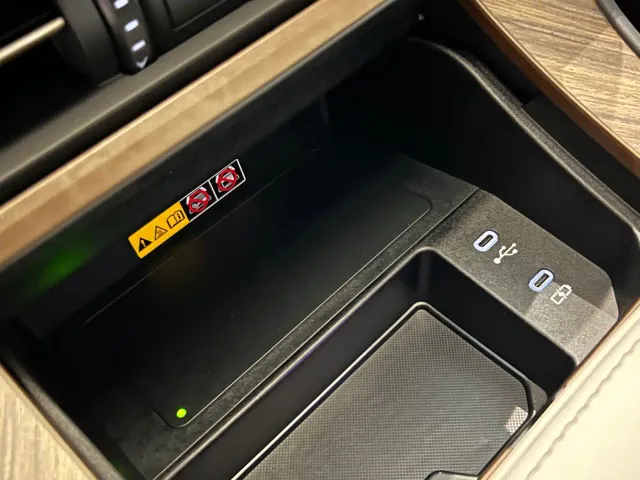 Lexus LM — Фото автомобиля 12