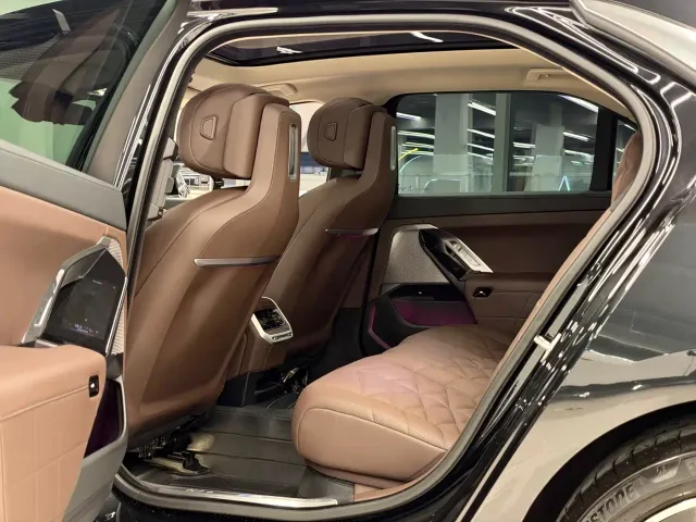 BMW 7 Series — Фото автомобиля 7