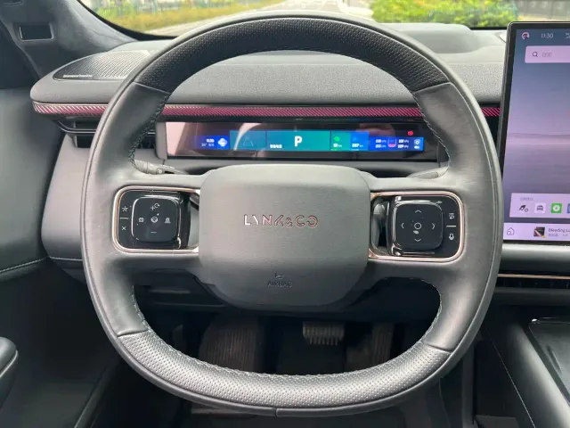 Lynk & Co 900 — Фото автомобиля 22