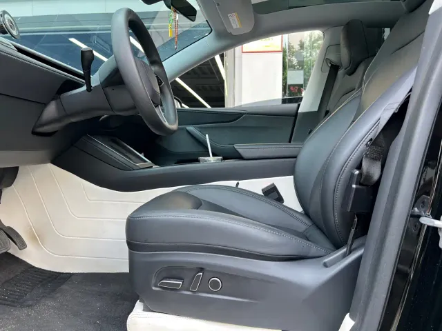Tesla Model Y — Фото автомобиля 8