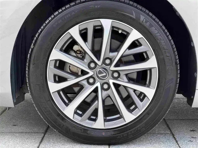 Lexus ES — Фото автомобиля 23