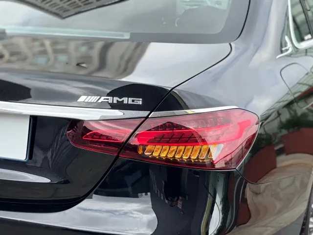 Mercedes-Benz E-Class — Фото автомобиля 16