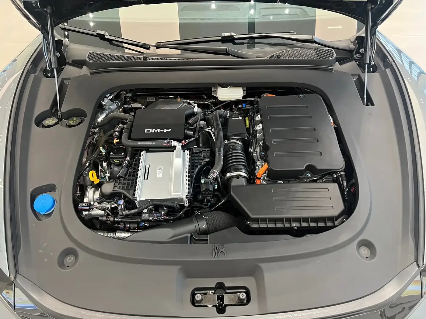 BYD Han L 2025 DM-p 4WD LiDAR Flagship — Фото автомобиля 15