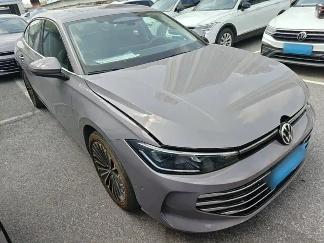 Volkswagen Passat — Фото автомобиля 3