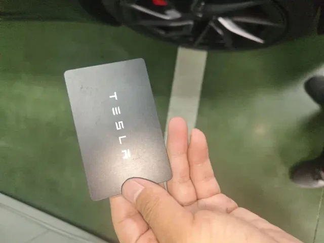 Tesla Model 3 — Фото автомобиля 8