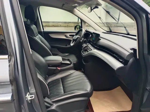 Roewe iMAX8 — Фото автомобиля 8