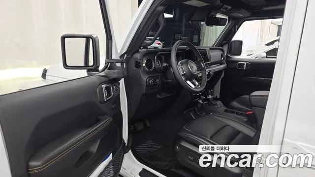 Jeep Wrangler — Фото автомобиля 15
