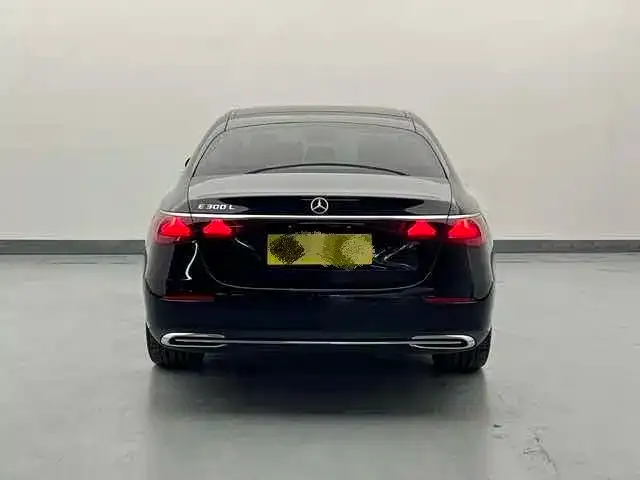 Mercedes-Benz E-Class — Фото автомобиля 18