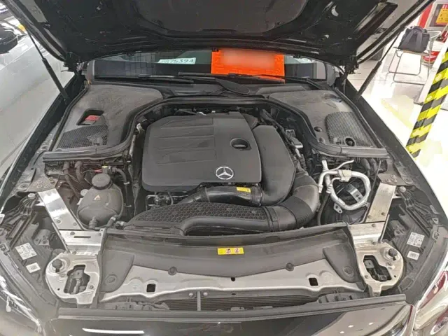 Mercedes-Benz E-Class — Фото автомобиля 19